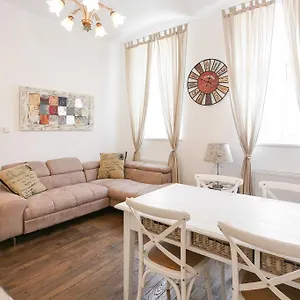 stronghold-design-apartments.vienna-besthotels.com/